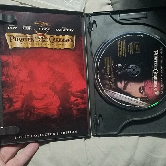 DVD... PIRATES OF THE CARIBBEAN - Picture 3 of 4